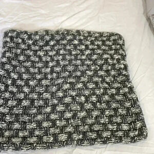 Queenwest Trading White and  Gray knit throw pillow cover 20“ x 18 1/2“